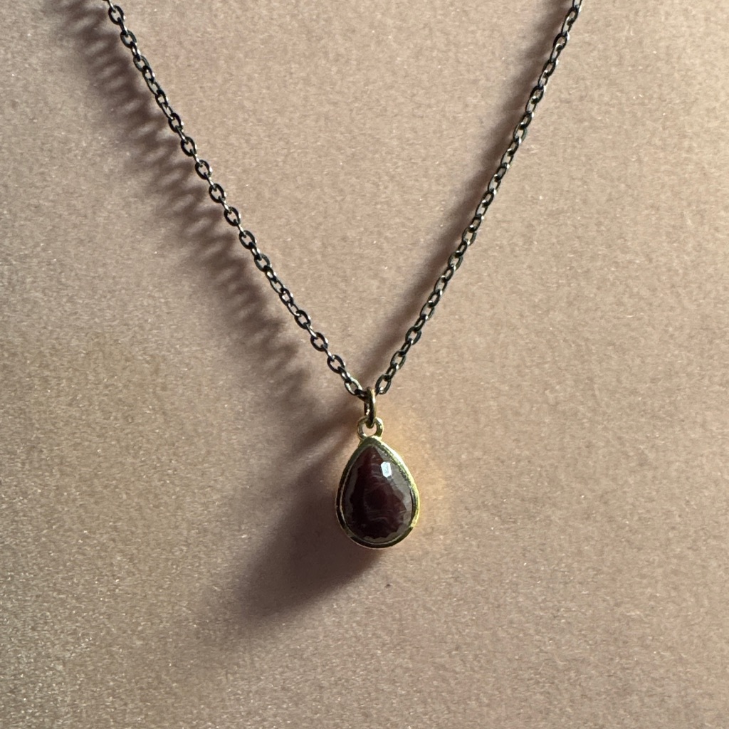 Gold Tone And Deep Red Teardrop Pendant Necklace 10 1/2” Long Without 3” Ext.
